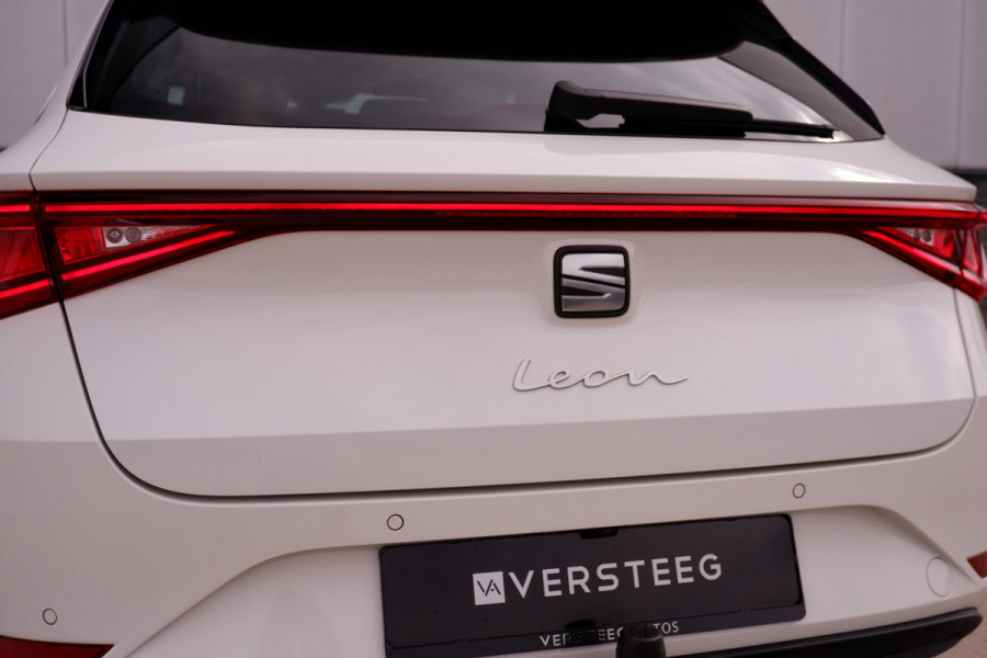 Seat Leon Sportstourer 1.5 eTSI Xcellence M-Hybrid | Elek Trekhaak | Sfeerverl. | LED | Carplay | Camera | Navi | Keyless | Adap. Cruise