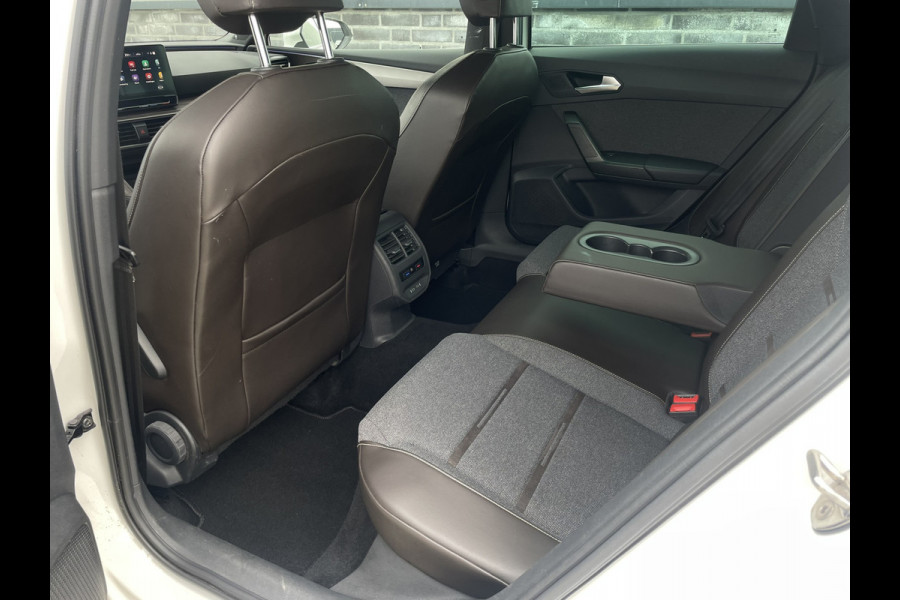 Seat Leon Sportstourer 1.5 eTSI Xcellence M-Hybrid | Elek Trekhaak | Sfeerverl. | LED | Carplay | Camera | Navi | Keyless | Adap. Cruise
