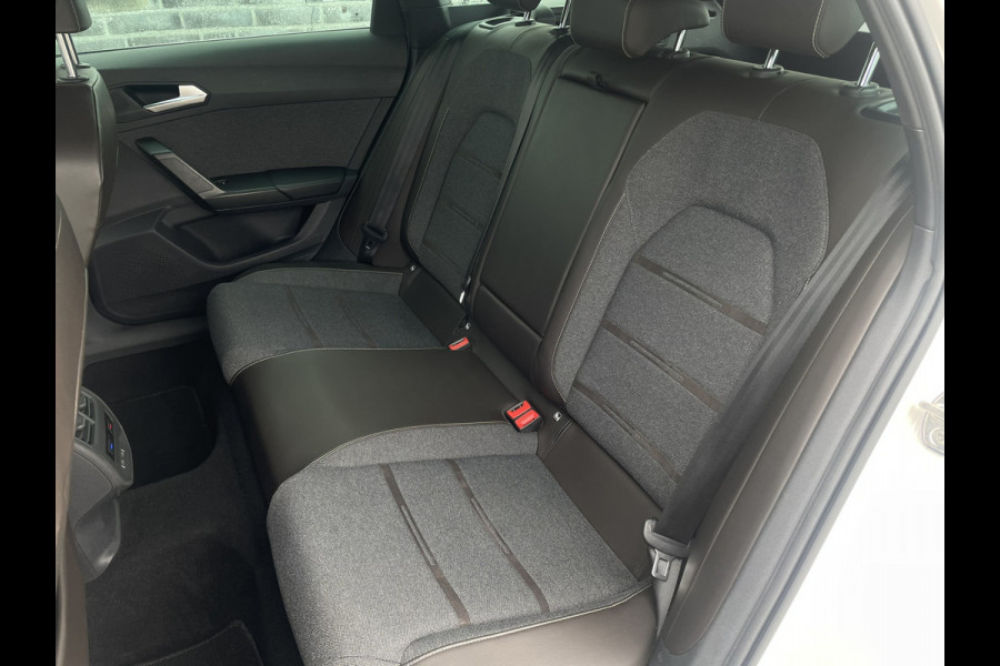 Seat Leon Sportstourer 1.5 eTSI Xcellence M-Hybrid | Elek Trekhaak | Sfeerverl. | LED | Carplay | Camera | Navi | Keyless | Adap. Cruise