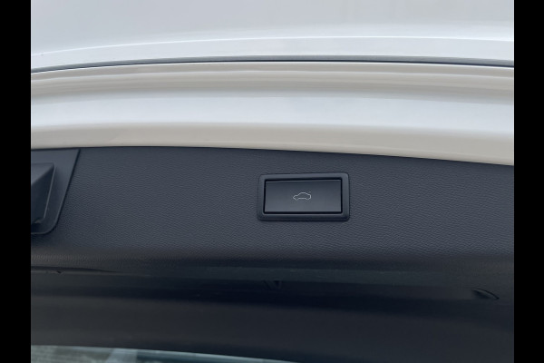 Seat Leon Sportstourer 1.5 eTSI Xcellence M-Hybrid | Elek Trekhaak | Sfeerverl. | LED | Carplay | Camera | Navi | Keyless | Adap. Cruise