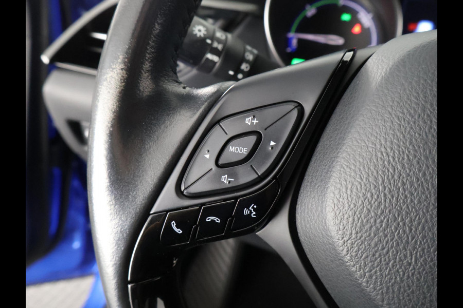 Toyota C-HR 1.8 HYBRID STYLE BI-TONE AUTOMAAT GARANTIE 2-2032 HALF LEDER. CARPLAY NAVI. 18 INCH .PDC V+A. CAMERA.