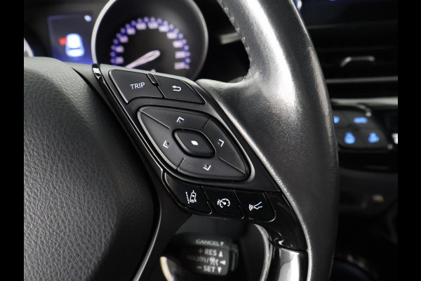Toyota C-HR 1.8 HYBRID STYLE BI-TONE AUTOMAAT GARANTIE 2-2032 HALF LEDER. CARPLAY NAVI. 18 INCH .PDC V+A. CAMERA.