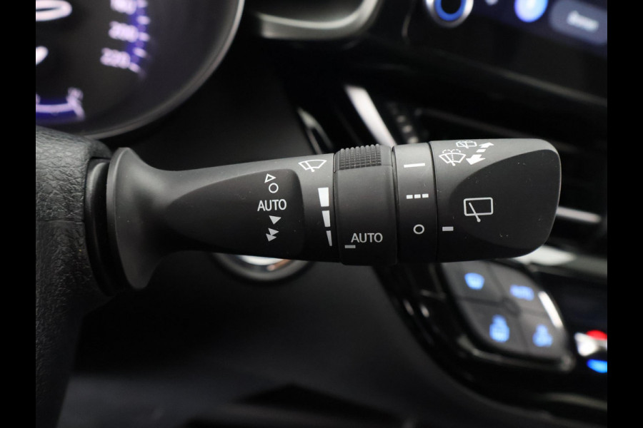 Toyota C-HR 1.8 HYBRID STYLE BI-TONE AUTOMAAT GARANTIE 2-2032 HALF LEDER. CARPLAY NAVI. 18 INCH .PDC V+A. CAMERA.