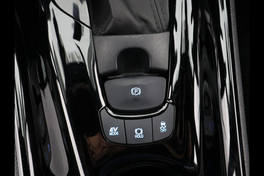 Toyota C-HR 1.8 HYBRID STYLE BI-TONE AUTOMAAT GARANTIE 2-2032 HALF LEDER. CARPLAY NAVI. 18 INCH .PDC V+A. CAMERA.