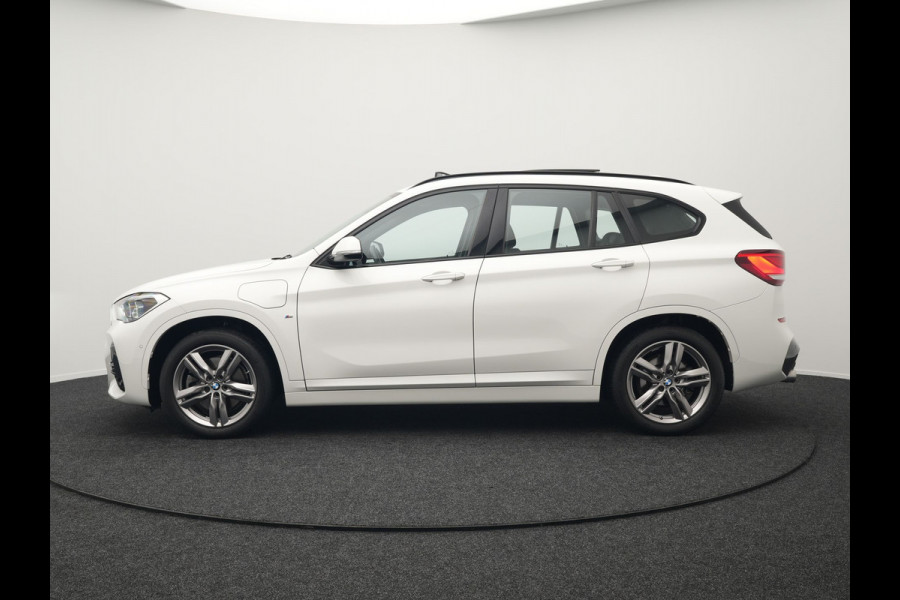 BMW X1 xDrive25e M Sport Plug in Hybrid 221pk Dealer O.H | PHEV | Panodak | Carplay | LED | DAB | Sportstoelen Verwarmd | Navi Prof |