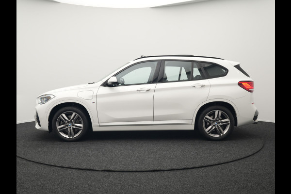 BMW X1 xDrive25e M Sport Plug in Hybrid 221pk Dealer O.H | PHEV | Panodak | Carplay | LED | DAB | Sportstoelen Verwarmd | Navi Prof |