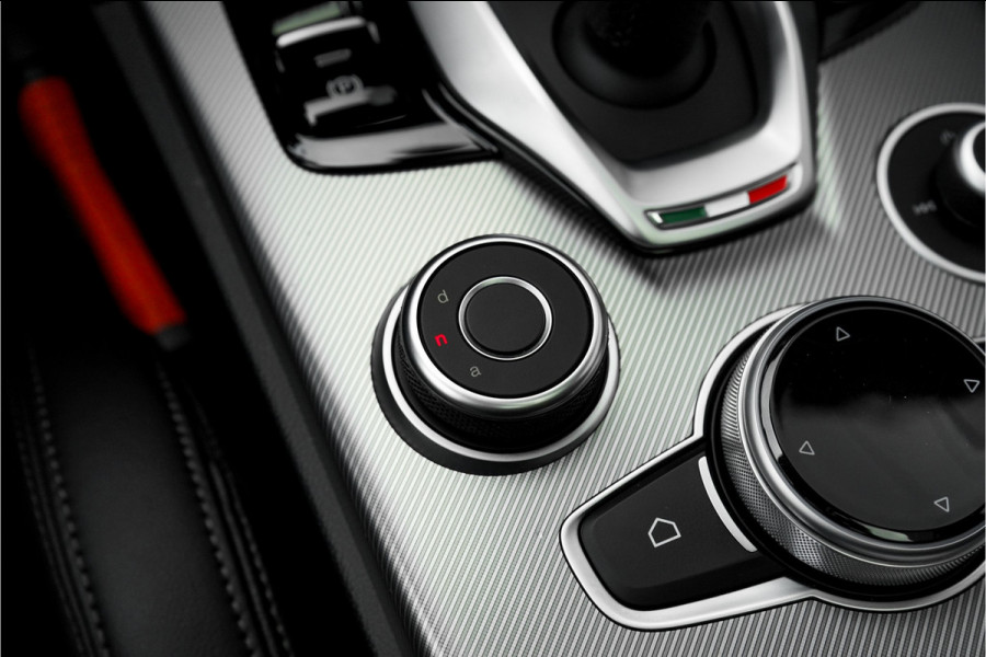 Alfa Romeo Stelvio 2.0 T AWD Sprint Pano ACC Memory Stuur & Stoelverwarming