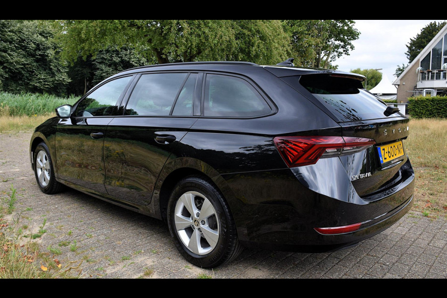 Škoda Octavia Combi 1.0 e-TSI Business Edition*2024*NL Auto*10.679KM*Trekhaak*Carplay*Enz