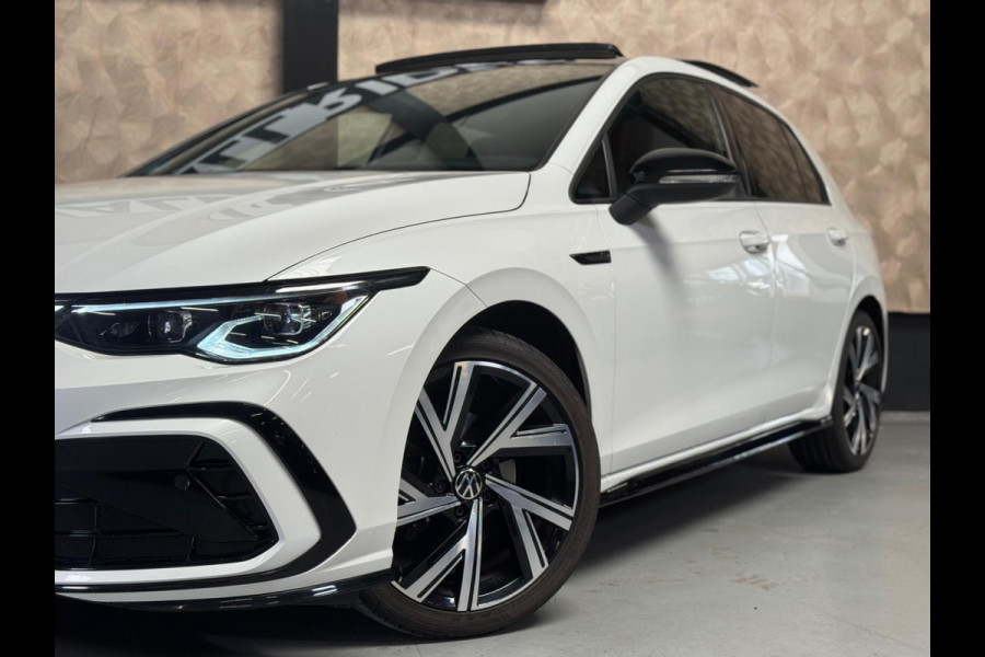 Volkswagen Golf 1.5 eTSI Style R-Line | Pano | sfeerverlichting | Stoel-/stuurverwarming | Camera