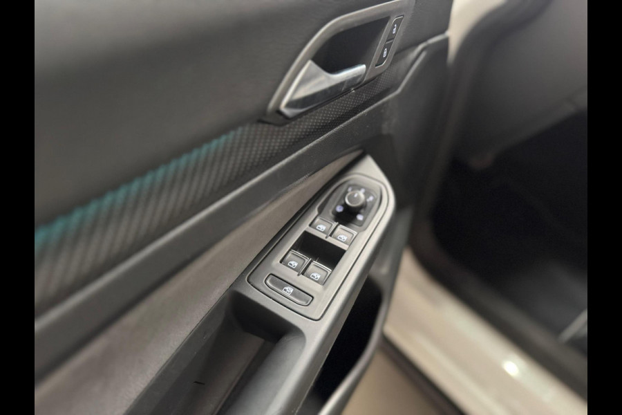 Volkswagen Golf 1.5 eTSI Style R-Line | Pano | sfeerverlichting | Stoel-/stuurverwarming | Camera