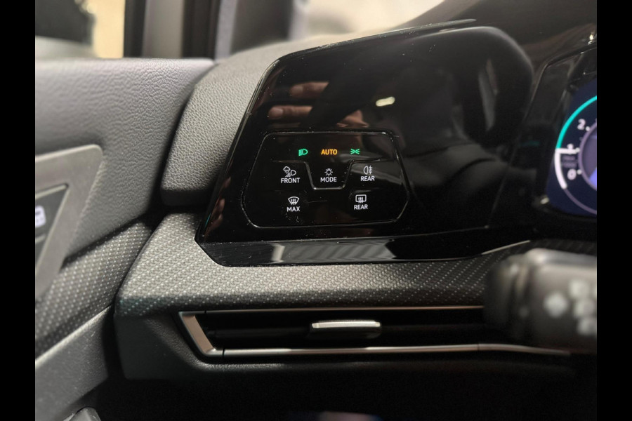 Volkswagen Golf 1.5 eTSI Style R-Line | Pano | sfeerverlichting | Stoel-/stuurverwarming | Camera