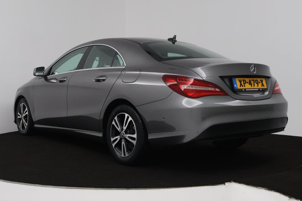 Mercedes-Benz CLA-Klasse 180 Ambition (ACHTERUITRIJCAMERA, CRUISE CONTROL, PARKEERSENSOREN, NAVIGATIE, BLUETOOTH, AIRCO)