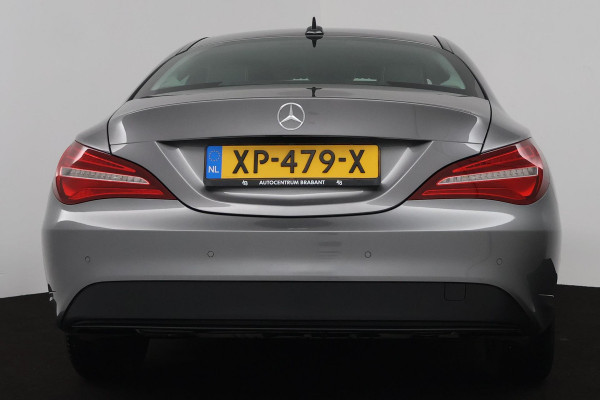Mercedes-Benz CLA-Klasse 180 Ambition (ACHTERUITRIJCAMERA, CRUISE CONTROL, PARKEERSENSOREN, NAVIGATIE, BLUETOOTH, AIRCO)