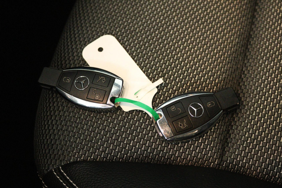 Mercedes-Benz CLA-Klasse 180 Ambition (ACHTERUITRIJCAMERA, CRUISE CONTROL, PARKEERSENSOREN, NAVIGATIE, BLUETOOTH, AIRCO)