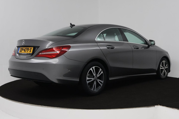 Mercedes-Benz CLA-Klasse 180 Ambition (ACHTERUITRIJCAMERA, CRUISE CONTROL, PARKEERSENSOREN, NAVIGATIE, BLUETOOTH, AIRCO)