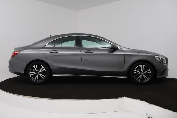 Mercedes-Benz CLA-Klasse 180 Ambition (ACHTERUITRIJCAMERA, CRUISE CONTROL, PARKEERSENSOREN, NAVIGATIE, BLUETOOTH, AIRCO)