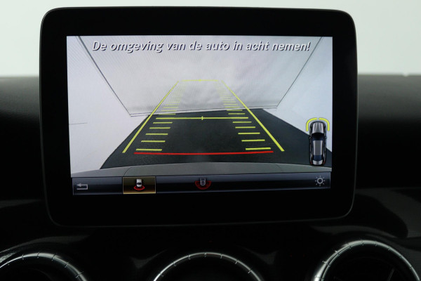 Mercedes-Benz CLA-Klasse 180 Ambition (ACHTERUITRIJCAMERA, CRUISE CONTROL, PARKEERSENSOREN, NAVIGATIE, BLUETOOTH, AIRCO)