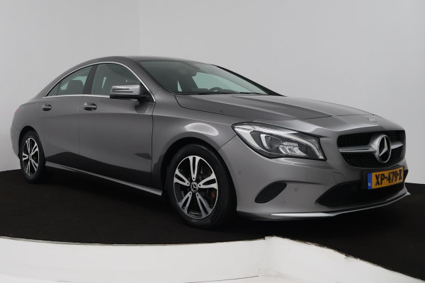 Mercedes-Benz CLA-Klasse 180 Ambition (ACHTERUITRIJCAMERA, CRUISE CONTROL, PARKEERSENSOREN, NAVIGATIE, BLUETOOTH, AIRCO)