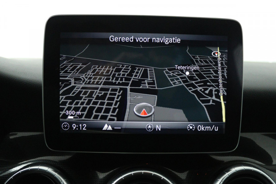 Mercedes-Benz CLA-Klasse 180 Ambition (ACHTERUITRIJCAMERA, CRUISE CONTROL, PARKEERSENSOREN, NAVIGATIE, BLUETOOTH, AIRCO)
