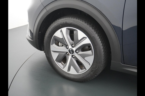 Kia e-Niro DynamicPlusLine 64 kWh Schuifdak | Stuur- & Stoelverwarming | 3-fase Laden | SOH 100% !! | ORIGINEEL NL  RIJKLAAR GELEVERD MET GARANTIE! |