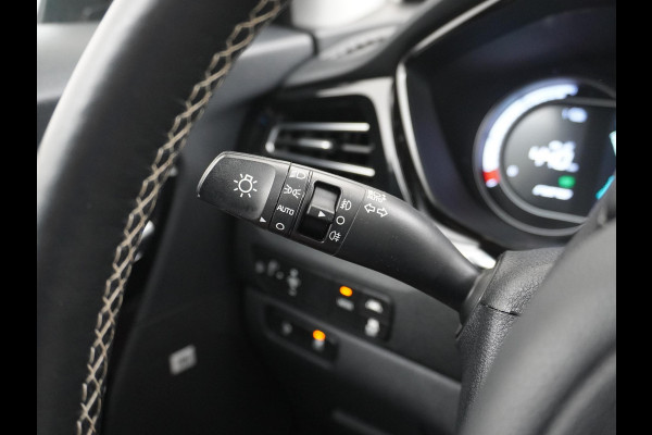 Kia e-Niro DynamicPlusLine 64 kWh Schuifdak | Stuur- & Stoelverwarming | 3-fase Laden | SOH 100% !! | ORIGINEEL NL  RIJKLAAR GELEVERD MET GARANTIE! |