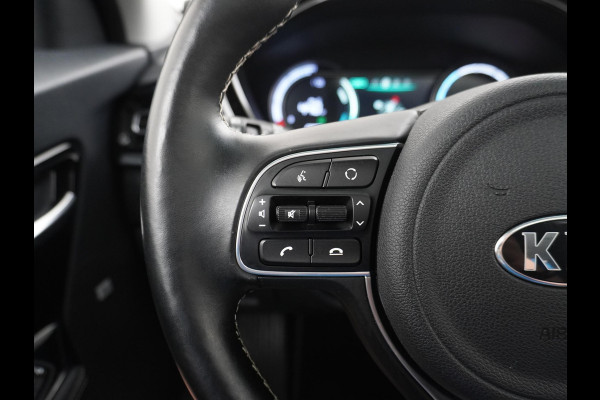 Kia e-Niro DynamicPlusLine 64 kWh Schuifdak | Stuur- & Stoelverwarming | 3-fase Laden | SOH 100% !! | ORIGINEEL NL  RIJKLAAR GELEVERD MET GARANTIE! |