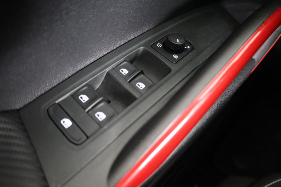 Škoda Fabia 1.0 TSI Monte Carlo 95 pk | Private lease vanaf Verlengde garantie | Navigatie via App | Parkeersensoren | Achteruitrijcamera | LED koplampen | Stoelverwarming |