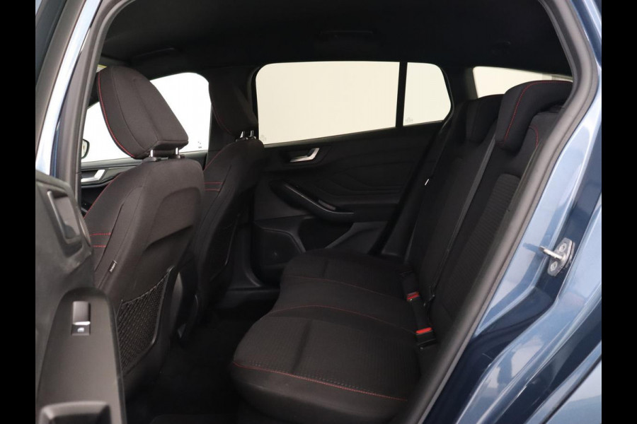 Ford Focus 1.0 EcoBoost Hybrid ST Line | Trekhaak | Stoel & stuurverwarming | Camera | Full LED | Navigatie | Climate control | Parkeerhulp