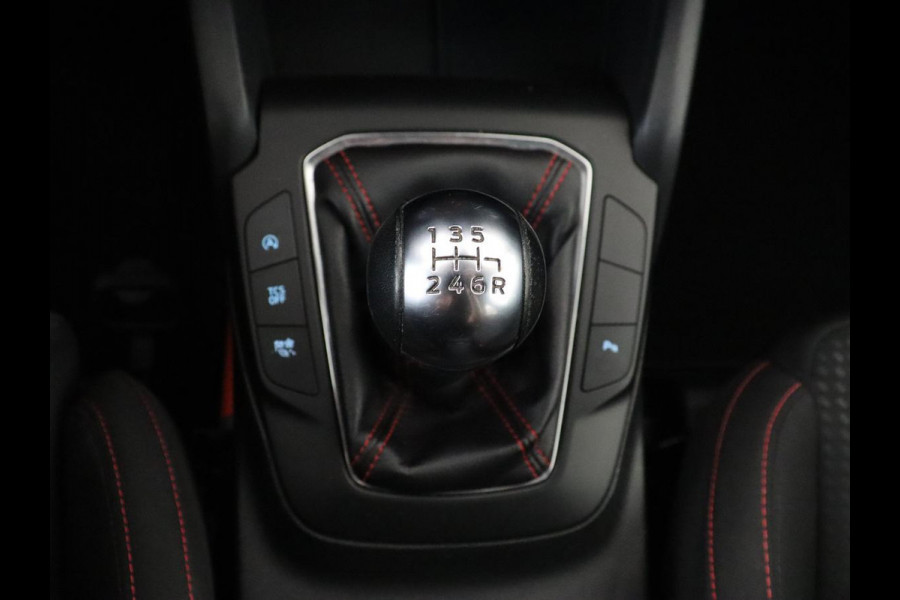 Ford Focus 1.0 EcoBoost Hybrid ST Line | Trekhaak | Stoel & stuurverwarming | Camera | Full LED | Navigatie | Climate control | Parkeerhulp