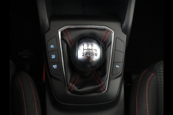 Ford Focus 1.0 EcoBoost Hybrid ST Line | Trekhaak | Stoel & stuurverwarming | Camera | Full LED | Navigatie | Climate control | Parkeerhulp