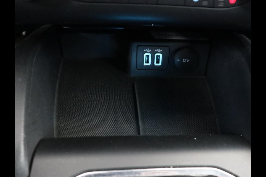 Ford Focus 1.0 EcoBoost Hybrid ST Line | Trekhaak | Stoel & stuurverwarming | Camera | Full LED | Navigatie | Climate control | Parkeerhulp