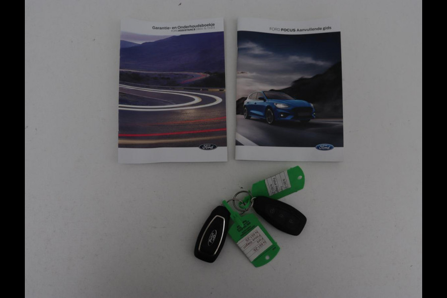 Ford Focus 1.0 EcoBoost Hybrid ST Line | Trekhaak | Stoel & stuurverwarming | Camera | Full LED | Navigatie | Climate control | Parkeerhulp