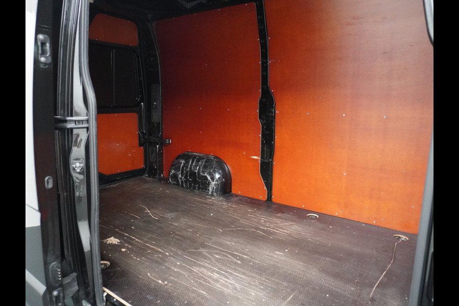Renault Master T35 2.3dCi 135 L2H2 3-Persoons Trekhaak Navi Ecc Camera Cruise Control Pdc Blind Spot Monitoring Schuifdeur Betonplex Vloer Wandbetimmering Euro 6