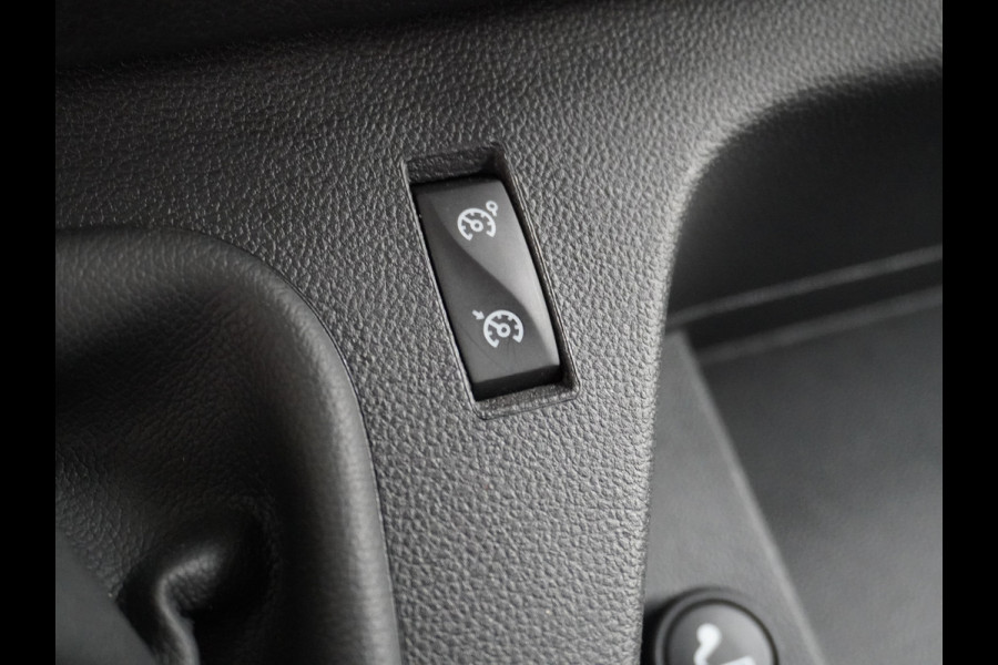 Renault Master T35 2.3dCi 135 L2H2 3-Persoons Trekhaak Navi Ecc Camera Cruise Control Pdc Blind Spot Monitoring Schuifdeur Betonplex Vloer Wandbetimmering Euro 6