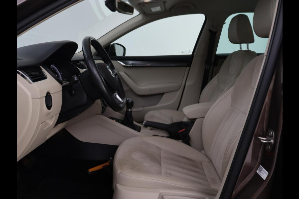Škoda Octavia 1.0 TSI Style | Stoelverwarming | Leder/Alcantara | Carplay | Park Assist | Full LED | Keyless | Navigatie | Climate control | Cruise control