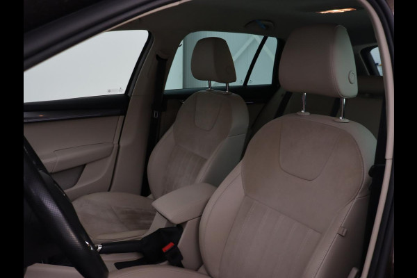 Škoda Octavia 1.0 TSI Style | Stoelverwarming | Leder/Alcantara | Carplay | Park Assist | Full LED | Keyless | Navigatie | Climate control | Cruise control