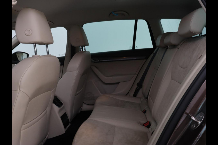 Škoda Octavia 1.0 TSI Style | Stoelverwarming | Leder/Alcantara | Carplay | Park Assist | Full LED | Keyless | Navigatie | Climate control | Cruise control