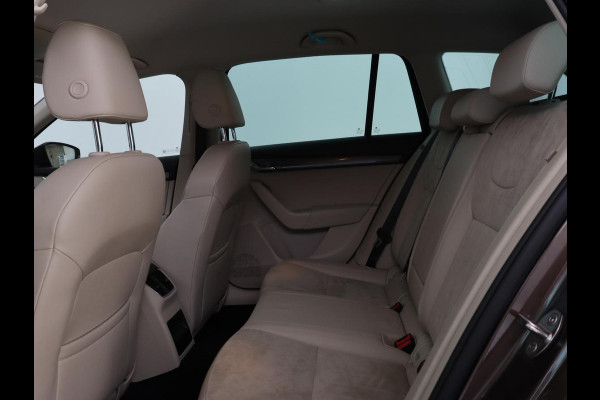 Škoda Octavia 1.0 TSI Style | Stoelverwarming | Leder/Alcantara | Carplay | Park Assist | Full LED | Keyless | Navigatie | Climate control | Cruise control