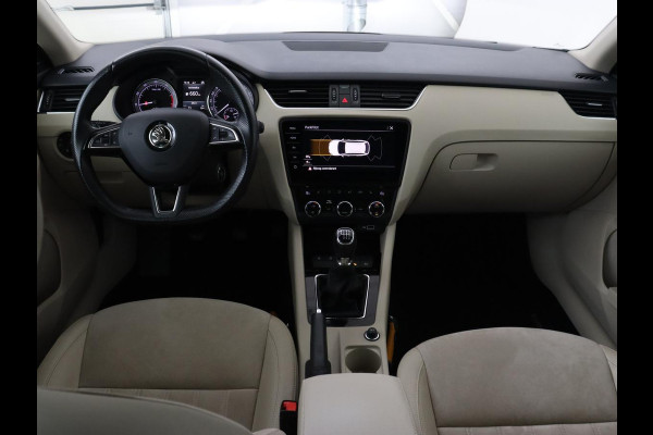 Škoda Octavia 1.0 TSI Style | Stoelverwarming | Leder/Alcantara | Carplay | Park Assist | Full LED | Keyless | Navigatie | Climate control | Cruise control
