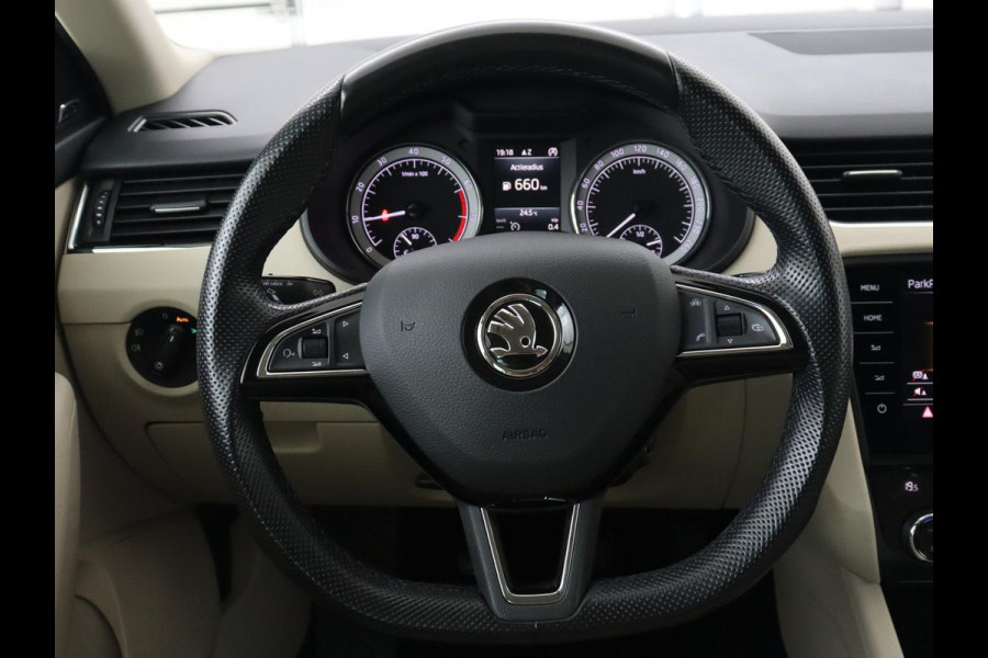 Škoda Octavia 1.0 TSI Style | Stoelverwarming | Leder/Alcantara | Carplay | Park Assist | Full LED | Keyless | Navigatie | Climate control | Cruise control