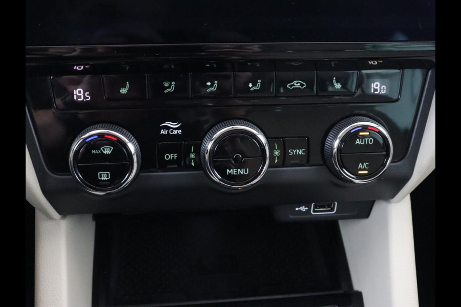 Škoda Octavia 1.0 TSI Style | Stoelverwarming | Leder/Alcantara | Carplay | Park Assist | Full LED | Keyless | Navigatie | Climate control | Cruise control