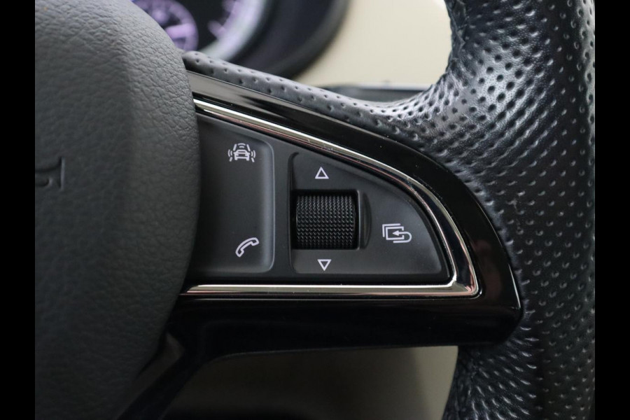 Škoda Octavia 1.0 TSI Style | Stoelverwarming | Leder/Alcantara | Carplay | Park Assist | Full LED | Keyless | Navigatie | Climate control | Cruise control