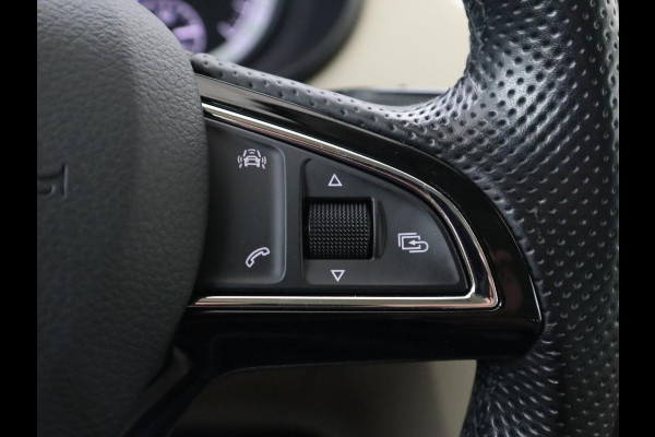 Škoda Octavia 1.0 TSI Style | Stoelverwarming | Leder/Alcantara | Carplay | Park Assist | Full LED | Keyless | Navigatie | Climate control | Cruise control