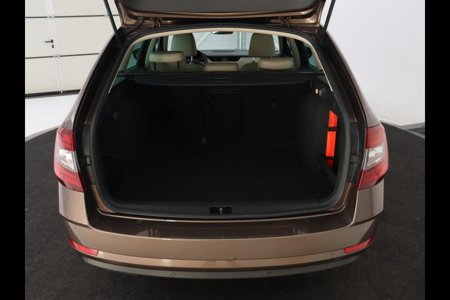 Škoda Octavia 1.0 TSI Style | Stoelverwarming | Leder/Alcantara | Carplay | Park Assist | Full LED | Keyless | Navigatie | Climate control | Cruise control