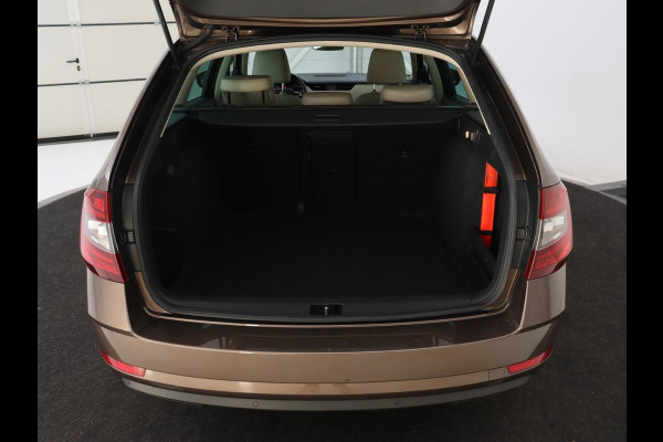 Škoda Octavia 1.0 TSI Style | Stoelverwarming | Leder/Alcantara | Carplay | Park Assist | Full LED | Keyless | Navigatie | Climate control | Cruise control