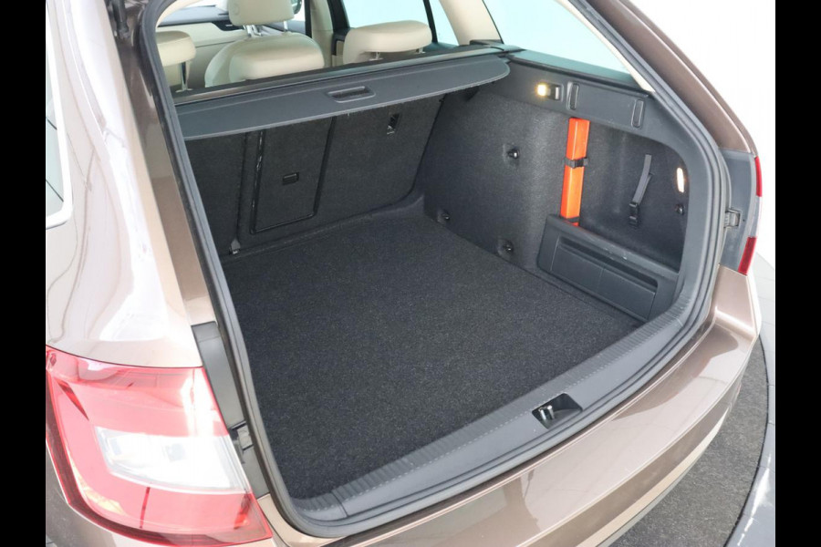 Škoda Octavia 1.0 TSI Style | Stoelverwarming | Leder/Alcantara | Carplay | Park Assist | Full LED | Keyless | Navigatie | Climate control | Cruise control