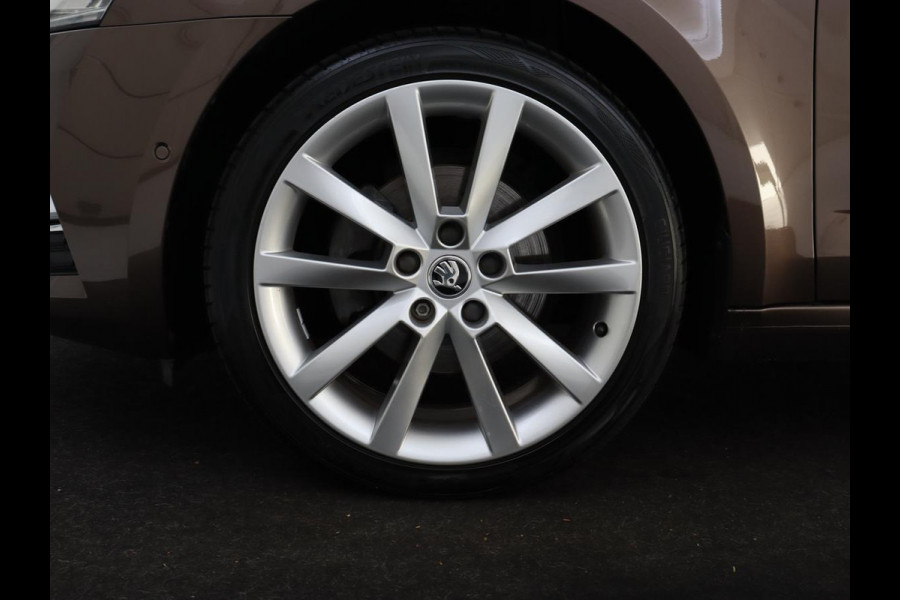 Škoda Octavia 1.0 TSI Style | Stoelverwarming | Leder/Alcantara | Carplay | Park Assist | Full LED | Keyless | Navigatie | Climate control | Cruise control