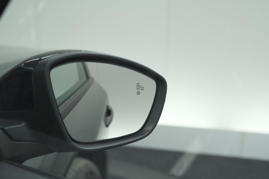 Peugeot 2008 PureTech 130 EAT8 GT | 360 Camera | Adaptieve Cruise Control | Stoelmaasage | Apple Carplay
