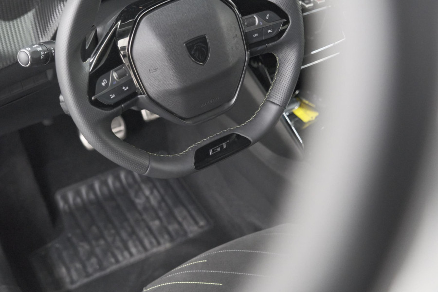 Peugeot 2008 PureTech 130 EAT8 GT | 360 Camera | Adaptieve Cruise Control | Stoelmaasage | Apple Carplay