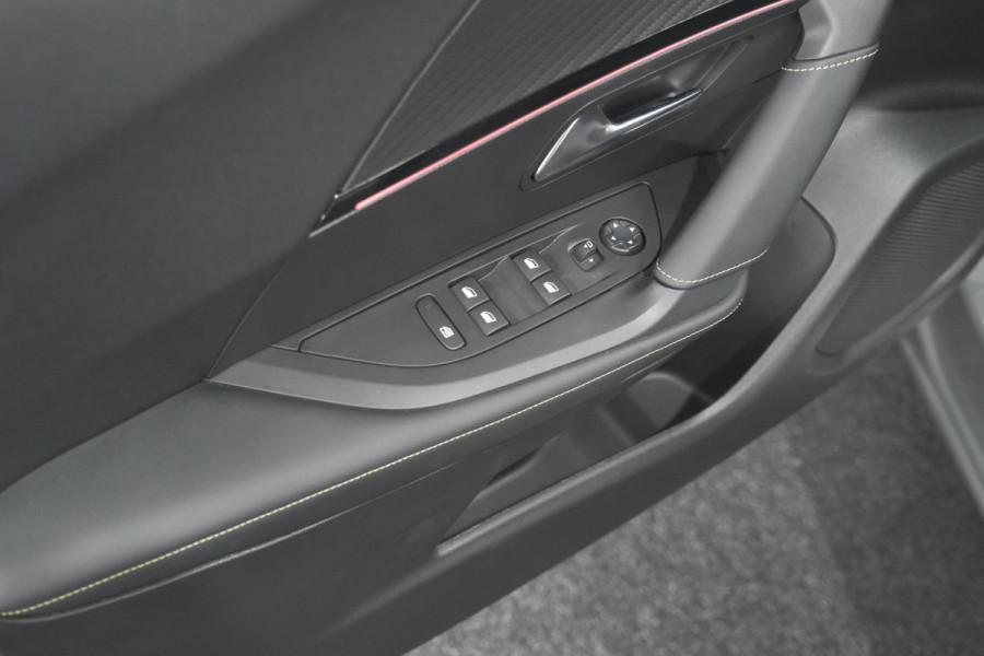 Peugeot 2008 PureTech 130 EAT8 GT | 360 Camera | Adaptieve Cruise Control | Stoelmaasage | Apple Carplay